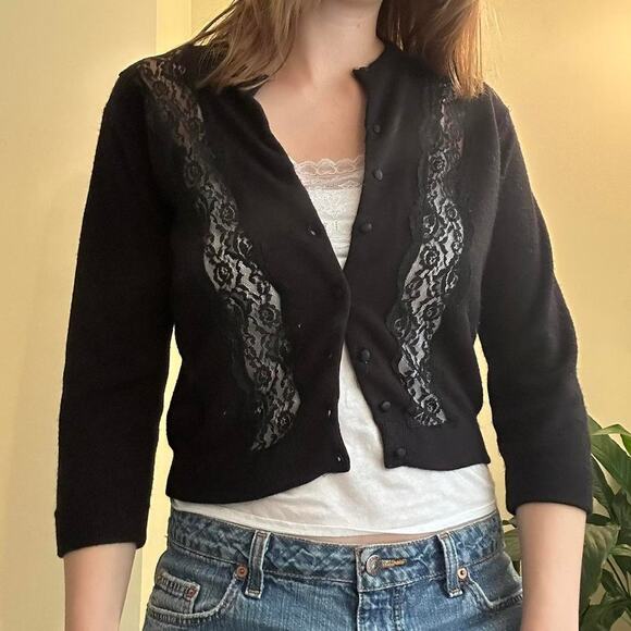Vintage black lace cutout cropped cardigan with 3/4 sleeves size small - Picture 1 of 7